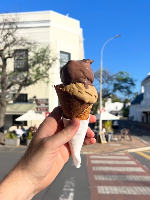 Hier vir die roomys

Bederf jouself met Kirsten se roomys in Kerkstraat.